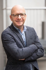 Das ist ein Portrait von Thomas Bauer