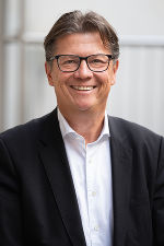 Das ist ein Portrait von René Kronsteiner