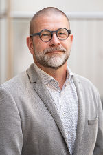 Das ist ein Portrait von Martin Link, MA