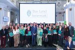 Landesrat Stefan Hermann gratulierte den Preisträgerinnen und Preisträgern zur Auszeichnung mit dem „Meilenstein 2025”. © Land Steiermark/Nicholas Martin; bei Quellenangabe honorarfrei Landesrat Stefan Hermann gratulierte den Preisträgerinnen und Preisträgern zur Auszeichnung mit dem „Meilenstein 2025”. © Land Steiermark/Nicholas Martin; bei Quellenangabe honorarfrei