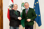 Landeshauptmann Mario Kunasek (r.) begrüßte Nationalratspräsident Walter Rosenkranz in der Grazer Burg. © Land Steiermark/Binder; bei Quellenangabe honorarfrei Landeshauptmann Mario Kunasek (r.) begrüßte Nationalratspräsident Walter Rosenkranz in der Grazer Burg. © Land Steiermark/Binder; bei Quellenangabe honorarfrei
