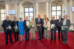 Landeshauptmann Mario Kunasek und Landeshauptmann-Stv. Manuela Khom gratulierten den mit dem Goldenen Ehrenzeichen des Landes Steiermark ausgezeichneten Persönlichkeiten in der Aula der Alten Universität. © Land Steiermark/Robert Frankl; Verwendung bei Quellenangabe honorarfrei Landeshauptmann Mario Kunasek und Landeshauptmann-Stv. Manuela Khom gratulierten den mit dem Goldenen Ehrenzeichen des Landes Steiermark ausgezeichneten Persönlichkeiten in der Aula der Alten Universität. © Land Steiermark/Robert Frankl; Verwendung bei Quellenangabe honorarfrei