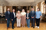 LAbg. Luca Geistler, LAbg. Detlev Eisel-Eiselsberg, KO Claudia Klimt-Weithaler, LAbg. Chiara-Sophia Glawogger, LAbg. Veronika Nitsche, Bildungslandesrat Stefan Hermann und KO Niko Swatek (v.l.) © Land Steiermark/Laimer; bei Quellenangabe honorarfrei LAbg. Luca Geistler, LAbg. Detlev Eisel-Eiselsberg, KO Claudia Klimt-Weithaler, LAbg. Chiara-Sophia Glawogger, LAbg. Veronika Nitsche, Bildungslandesrat Stefan Hermann und KO Niko Swatek (v.l.) © Land Steiermark/Laimer; bei Quellenangabe honorarfrei
