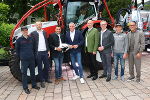 HBI Gerald Petter (Kommandant der FF Schladming), Christoph Steinmassl und Florian Kirchhamer (STEYR Traktoren), LH Mario Kunasek, Bgm. Hermann Trinker, Andreas Keinprecht (Tourismusregion Schladming-Dachstein) sowie die Fahrzeug-Paten Olympiasieger Christian Hoffmann und Veranstalter Klaus Leutgeb vor dem neuen Traktor. © Land Steiermark/Livia Harzl; Verwendung bei Quellenangabe honorarfrei HBI Gerald Petter (Kommandant der FF Schladming), Christoph Steinmassl und Florian Kirchhamer (STEYR Traktoren), LH Mario Kunasek, Bgm. Hermann Trinker, Andreas Keinprecht (Tourismusregion Schladming-Dachstein) sowie die Fahrzeug-Paten Olympiasieger Christian Hoffmann und Veranstalter Klaus Leutgeb vor dem neuen Traktor. © Land Steiermark/Livia Harzl; Verwendung bei Quellenangabe honorarfrei
