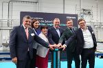 Bürgermeister Franz Jost, Geschäftsführerin Tanja Kienegger (Siemens Mobility), Landeshauptmann-Stv. Manuela Khom, Landeshauptmann Mario Kunasek, Bundesminister Peter Hanke und der Leiter des Weltkompetenzzentrums für Fahrwerke Stefan Erlach (Siemens Mobility) (v.l.) © Land Steiermark/Mitteregger; bei Quellenangabe honorarfrei Bürgermeister Franz Jost, Geschäftsführerin Tanja Kienegger (Siemens Mobility), Landeshauptmann-Stv. Manuela Khom, Landeshauptmann Mario Kunasek, Bundesminister Peter Hanke und der Leiter des Weltkompetenzzentrums für Fahrwerke Stefan Erlach (Siemens Mobility) (v.l.) © Land Steiermark/Mitteregger; bei Quellenangabe honorarfrei