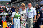 Landeshauptmann Mario Kunasek und Landeshauptmann-Stv. Manuela Khom vor dem Start des Großen Preis von Österreich in der Startaufstellung am Red Bull Ring in Spielberg. © Land Steiermark/Puchinger; Verwendung bei Quellenangabe honorarfrei Landeshauptmann Mario Kunasek und Landeshauptmann-Stv. Manuela Khom vor dem Start des Großen Preis von Österreich in der Startaufstellung am Red Bull Ring in Spielberg. © Land Steiermark/Puchinger; Verwendung bei Quellenangabe honorarfrei