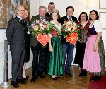 Valentinsgrüße in der Grazer Burg: Rudolf Hajek, Franziska Hahn-Reichl, WK Stmk., LH-Stv. Hermann Schützenhöfer, Blumenkönigin Lena I, Ferdinand Leitner, Obmann von Gärtnern und Baumschulen (hinten), LH Franz Voves, Renate Jausner-Zotter und Andrea Rauch (v.l.)