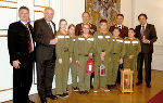 Jugendliche der Feuerwehrjugend Dirnbach übergaben gemeinsam mit Bgm. Karl Lenz, Peter Kirchengast und Johannes Matzhold vom Landesfeuerwehrverband Stmk. das Friedenslicht an die beiden Landeshauptleute Franz Voves und Hermann Schützenhöfer. 