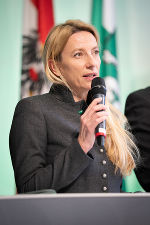 Gesundheitslandesrätin Juliane Bogner-Strauß appelliert an Zusammenhalt und Eigenverantwortung im Kampf gegen das Corona-Virus. © Land Steiermark/Streibl; bei Quellenangabe honorarfrei