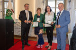 LH Christopher Drexler (l.) und Anton Lang (r.) mit Roswitha Fraiss und Ruth Mayer, die das Goldene Ehrenzeichen des Landes Steiermark überreicht bekamen.