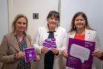 Landtagspräsidentin Manuela Khom (M.), Soziallandesrätin Doris Kampus (r.) und Wirtschaftskammer-Vizepräsidentin Gabriele Lechner (l.): Gewaltschutz-Offensive im Landhaus und in steirischen Unternehmen. © Land Steiermark