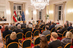 Ehrenzeichenverleihung an Peter Handke im Weißen Saal der Grazer Burg