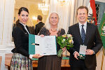 Sportfunktionärsehrung 2024: ASVÖ-Vizepräsidentin Jasmin Überbacher (l.) und LR Karlheinz Kornhäusl (r.) zeichneten Brigitta Mahr aus.