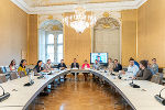 Im Rittersaal des Landhauses tagte heute erstmals der Beirat Gewaltprävention. Nach dem Amoklauf in Graz sollen Schulen sicherer gemacht werden. © Land Steiermark/Robert Binder; Verwendung bei Quellenangabe honorarfrei Im Rittersaal des Landhauses tagte heute erstmals der Beirat Gewaltprävention. Nach dem Amoklauf in Graz sollen Schulen sicherer gemacht werden. © Land Steiermark/Robert Binder; Verwendung bei Quellenangabe honorarfrei
